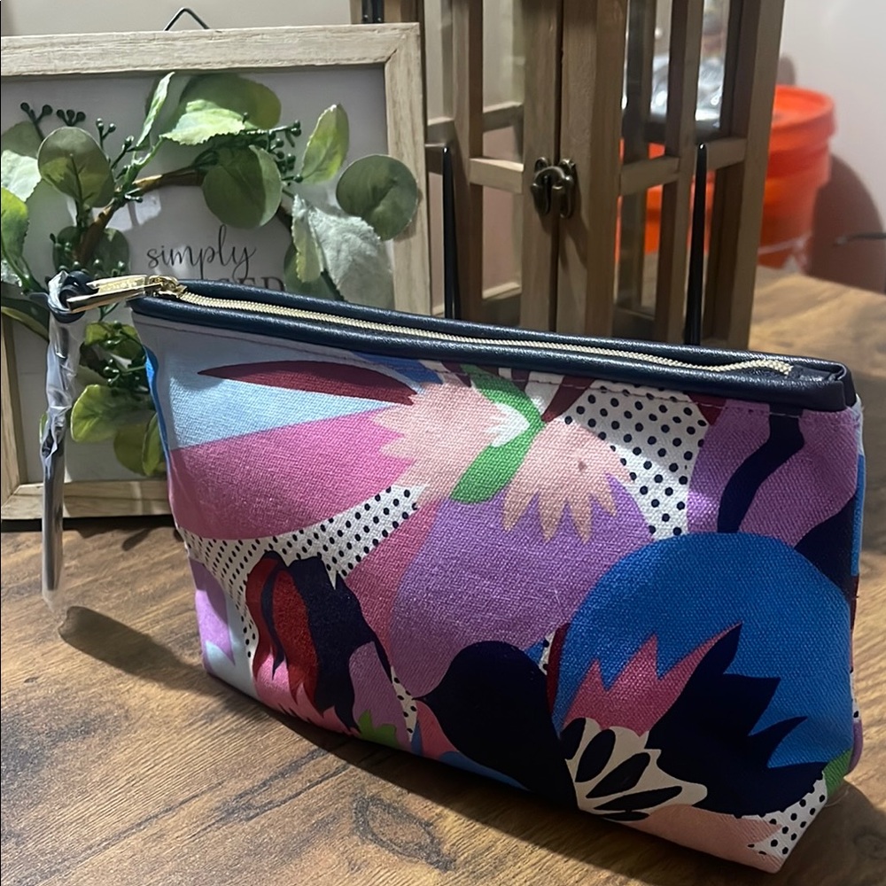 Estée  Lauder Floral Multicolor cosmetic bag 
NWOT